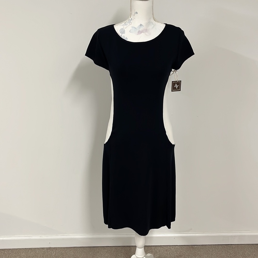 NWOT Adrienne Vittadini Navy and White Knit Dress